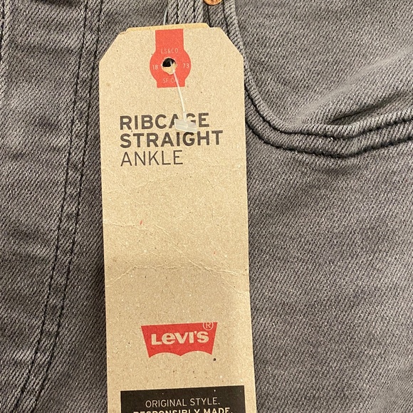 NWT Levi's Ribcage Straight Ankle Button Fly Jeans - Picture 5 of 10